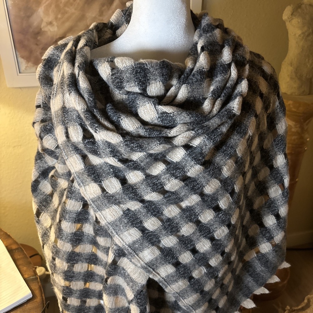 NWT Oversized Shawl Scarf cape Basket Weave BLK Cream Beige Cost Plus Women's OS